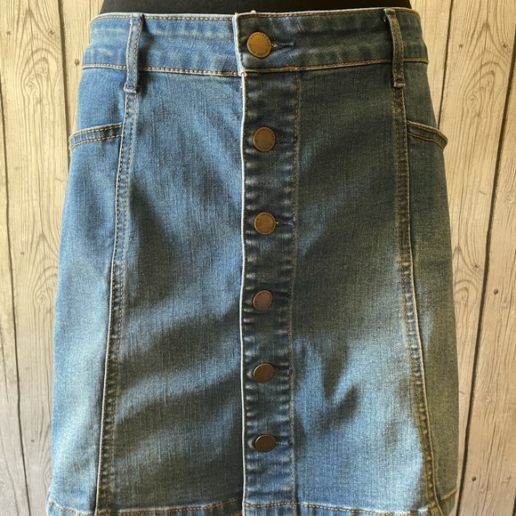 American Rag denim mini skirt - Picture 2 of 4